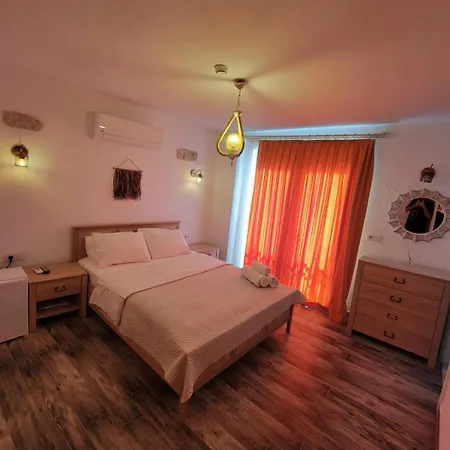 Paris Alacati Butik Чешме